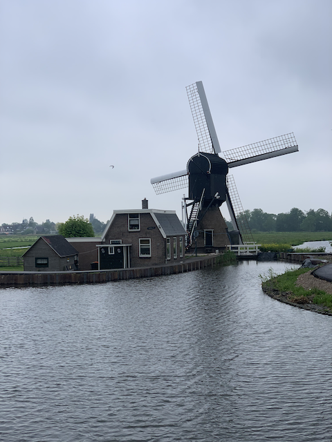 Windmühle am Wasser
